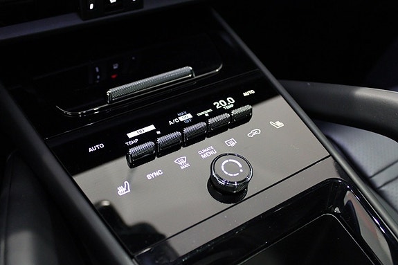 Porsche Cayenne 14 of 22