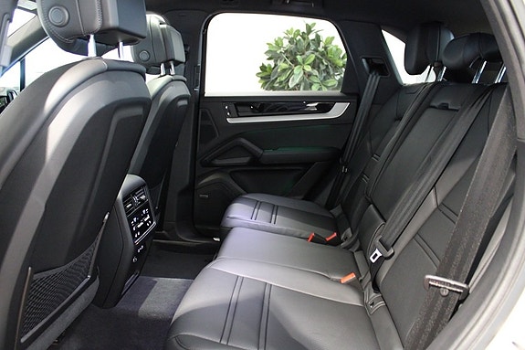 Porsche Cayenne 19 of 22