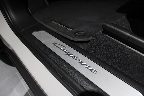 Porsche Cayenne 9 of 22