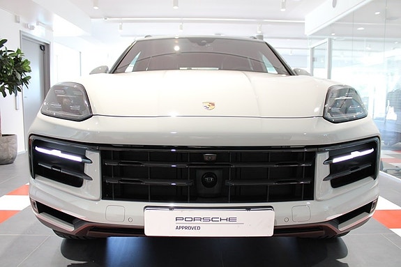 Porsche Cayenne 7 of 22