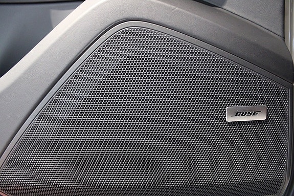 Porsche Cayenne 10 of 22