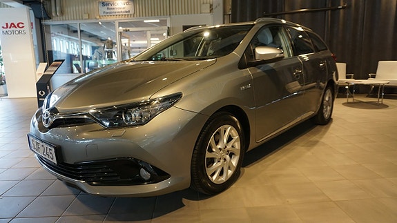 Toyota Auris 4 of 5