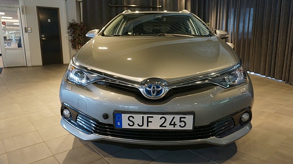 Toyota Auris 3 of 5