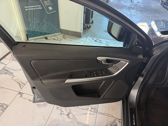 Volvo XC60 9 of 13