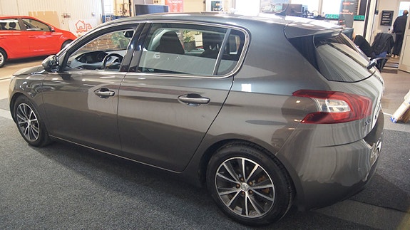 Peugeot 308 3 of 5