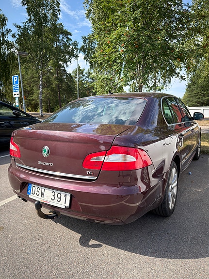 Skoda Superb 2 of 5