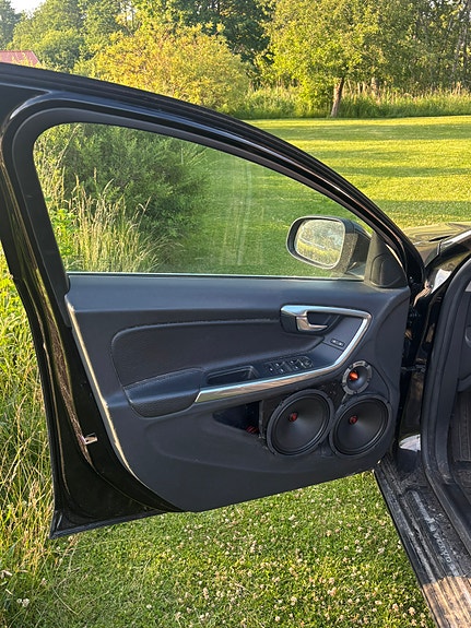 Volvo S60 4 of 5