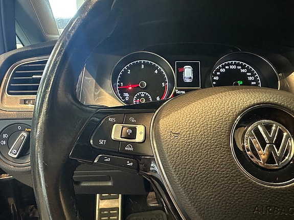 Volkswagen Golf Alltrack 11 of 17