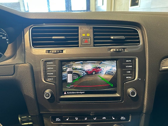Volkswagen Golf Alltrack 9 of 17