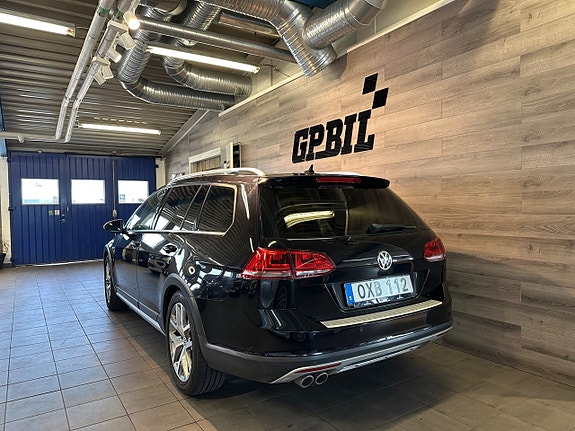 Volkswagen Golf Alltrack 3 of 17