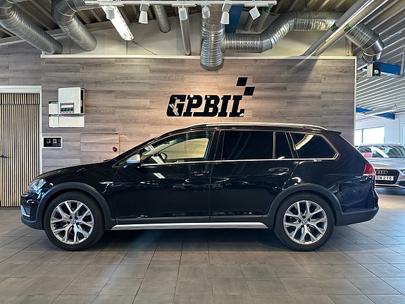 Volkswagen Golf Alltrack 2 of 17