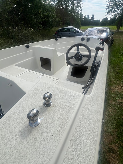 Mamba 001 med Yamaha 30 hk + Tiki 80-trailer – komplett paket 2 of 5