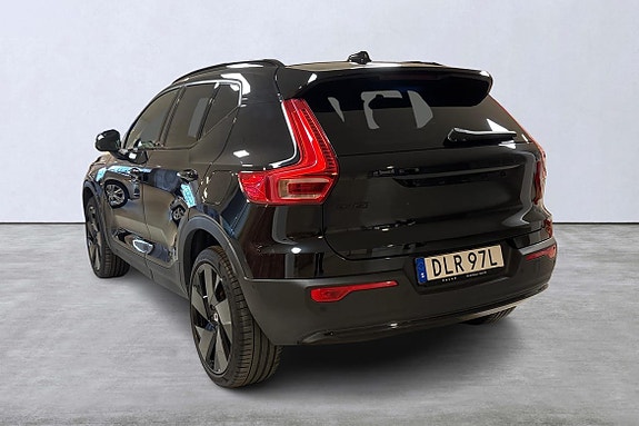 Volvo EX40 4 of 5