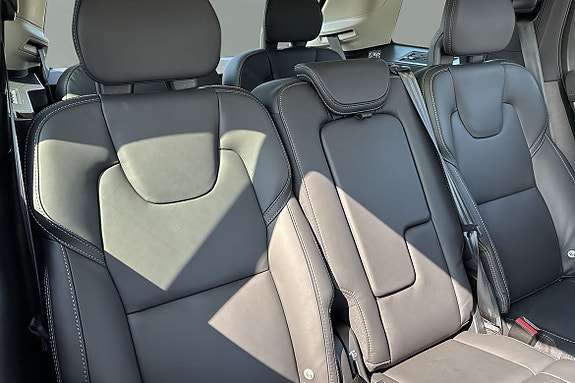 Volvo XC90 12 of 13