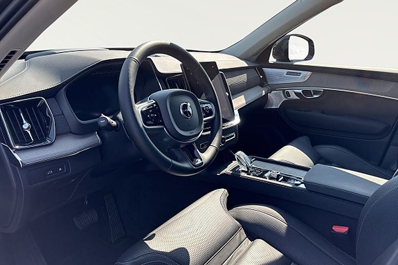 Volvo XC90 8 of 13