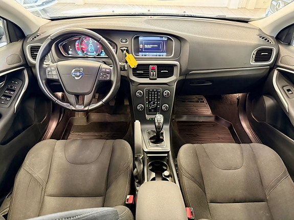 Volvo V40 9 of 16
