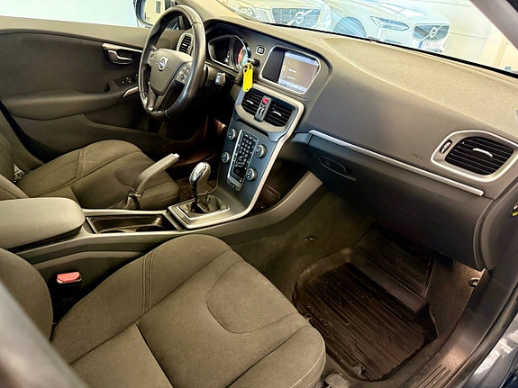 Volvo V40 14 of 16