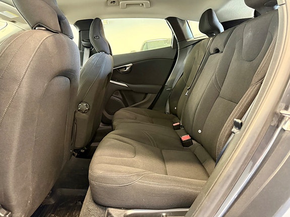 Volvo V40 13 of 16