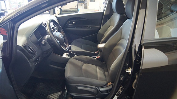 Kia Rio 5 of 5