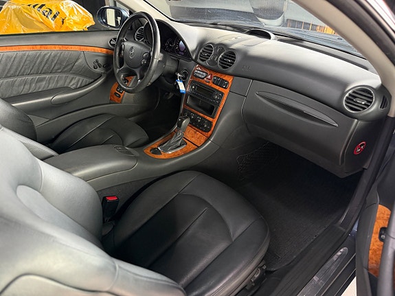 Mercedes-Benz CLK200 10 of 12