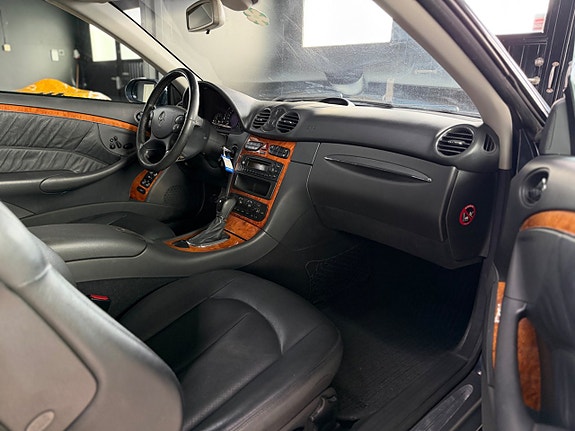 Mercedes-Benz CLK200 9 of 12