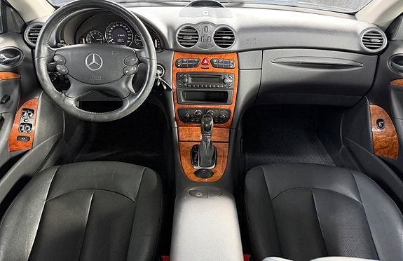 Mercedes-Benz CLK200 11 of 12
