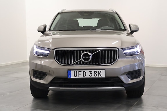 Volvo XC40 3 of 5