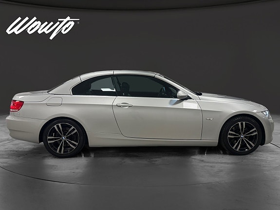 BMW 325i 4 of 5