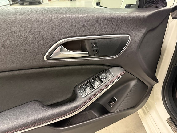 Mercedes-Benz CLA220 d 9 of 17