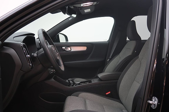 Volvo XC40 4 of 5
