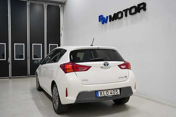Toyota Auris 4 of 5