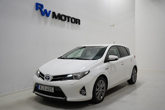 Toyota Auris 2 of 5