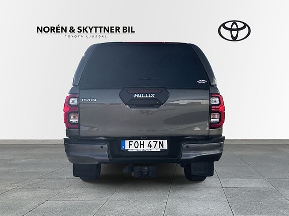 Toyota HiLux 7 of 8
