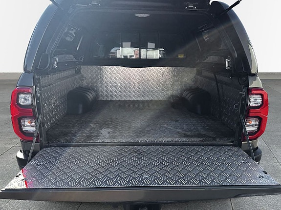 Toyota HiLux 8 of 10
