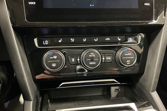 Volkswagen Passat 27 of 29
