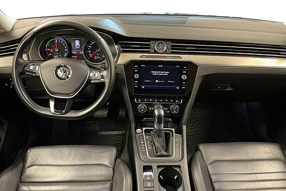 Volkswagen Passat 9 of 29