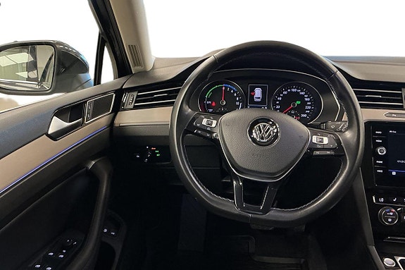Volkswagen Passat 10 of 29