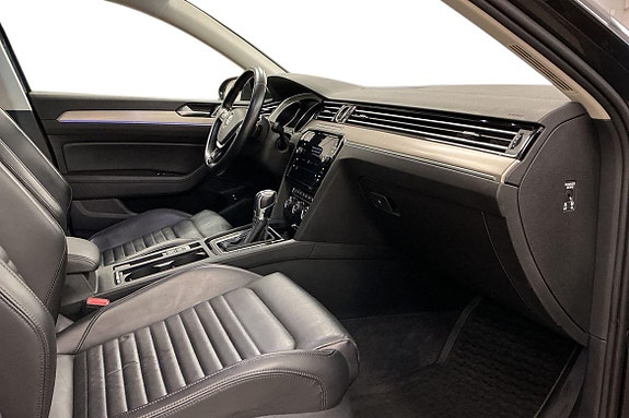Volkswagen Passat 13 of 29