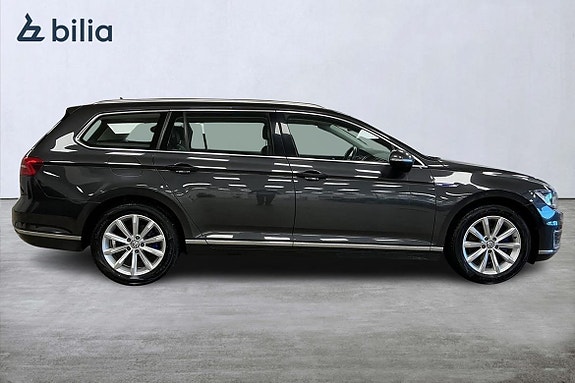 Volkswagen Passat 4 of 29