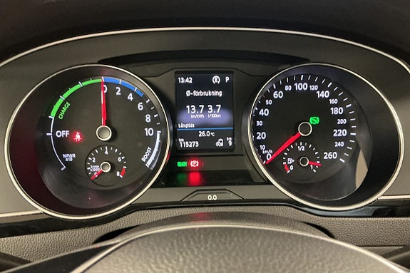 Volkswagen Passat 19 of 29