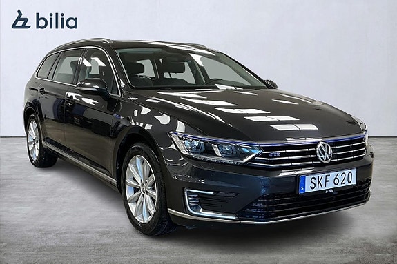 Volkswagen Passat 2 of 29