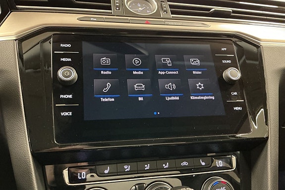 Volkswagen Passat 18 of 29