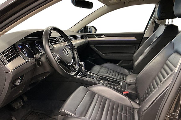 Volkswagen Passat 12 of 29