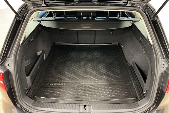 Volkswagen Passat 17 of 29