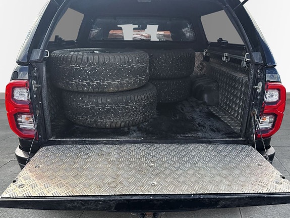Toyota HiLux 11 of 11