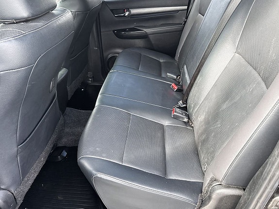 Toyota HiLux 8 of 11