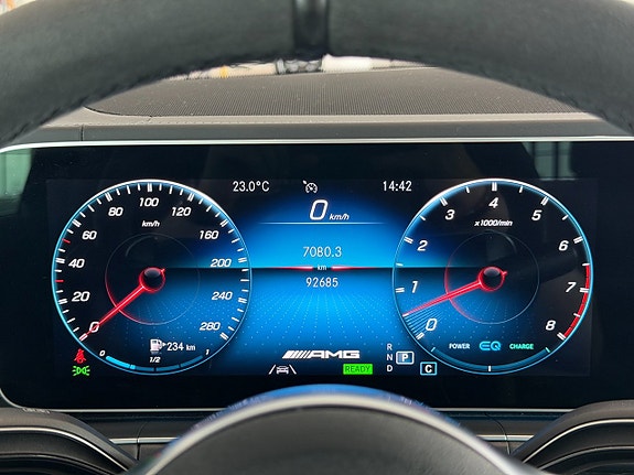 Mercedes-Benz GLE53 25 of 26