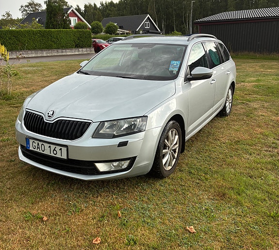 Skoda Octavia 2 of 5