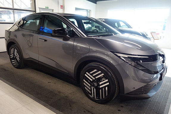 Nissan Leaf 4 of 5