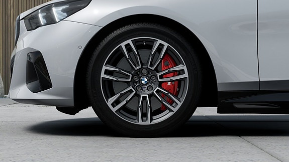 BMW i5 7 of 13